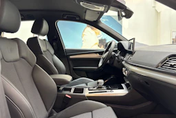 harmaa Audi Q5 2023 kuva 23.