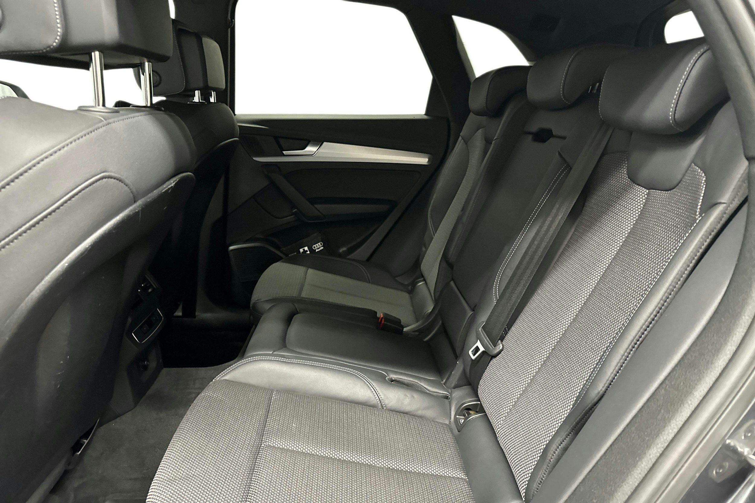 met. harmaa Audi Q5 2023 kuva 10.