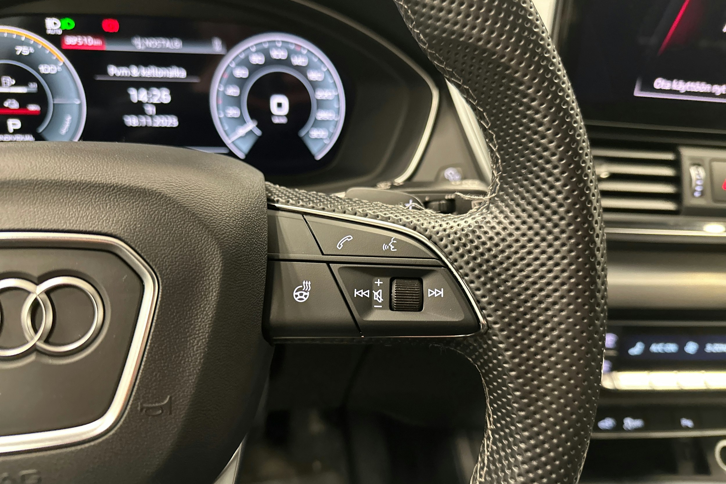 met. harmaa Audi Q5 2023 kuva 15.