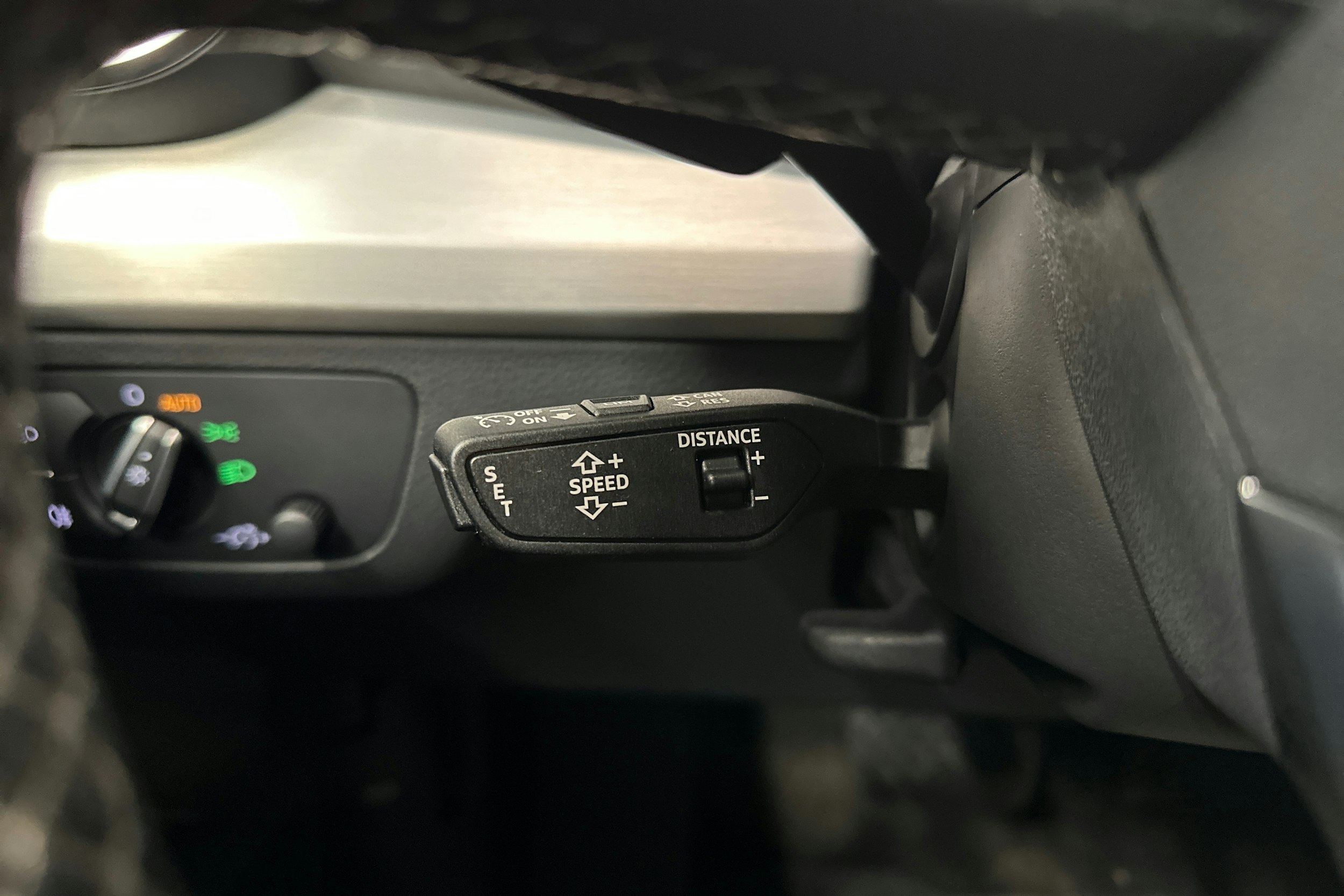 met. harmaa Audi Q5 2023 kuva 16.