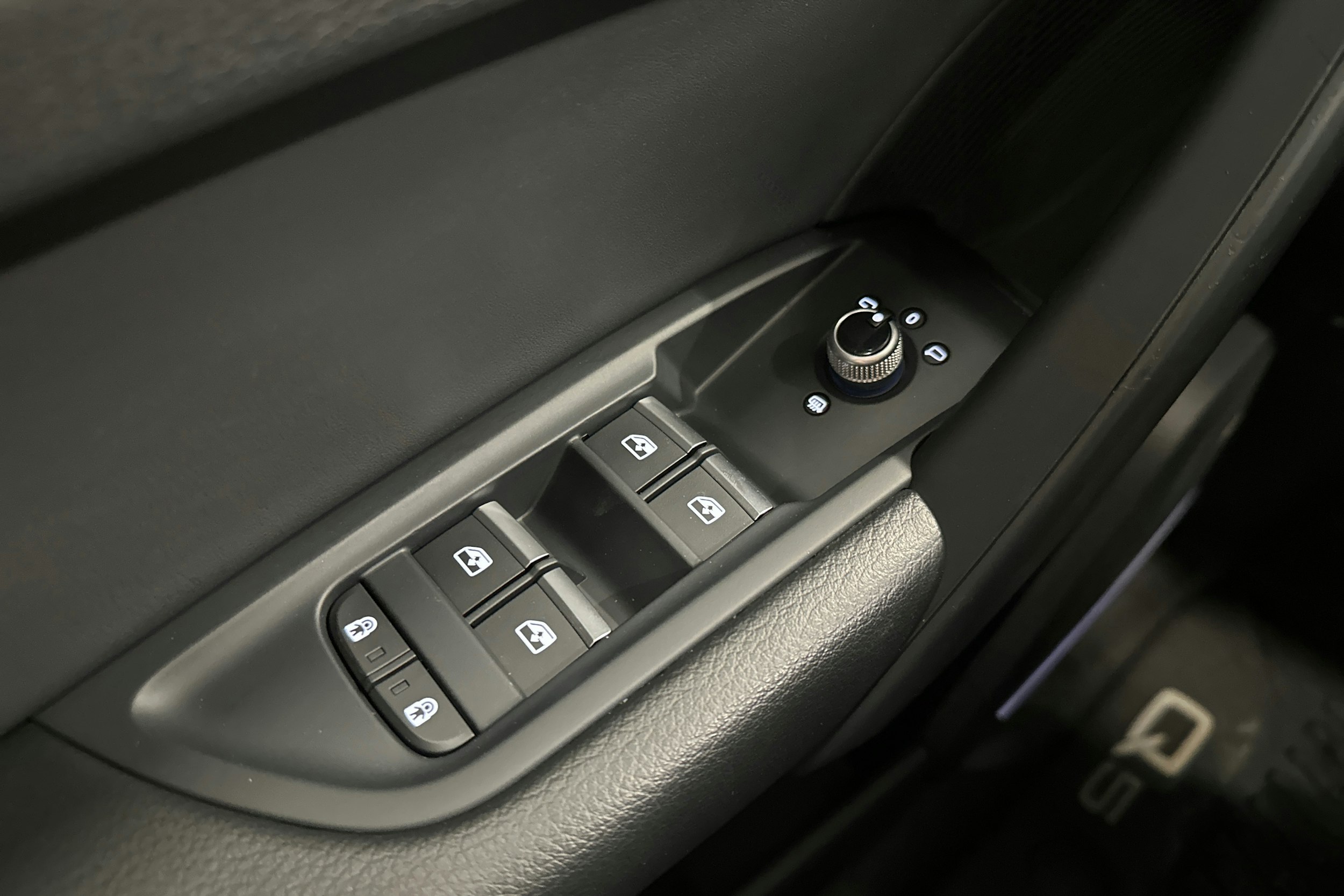 met. harmaa Audi Q5 2023 kuva 18.