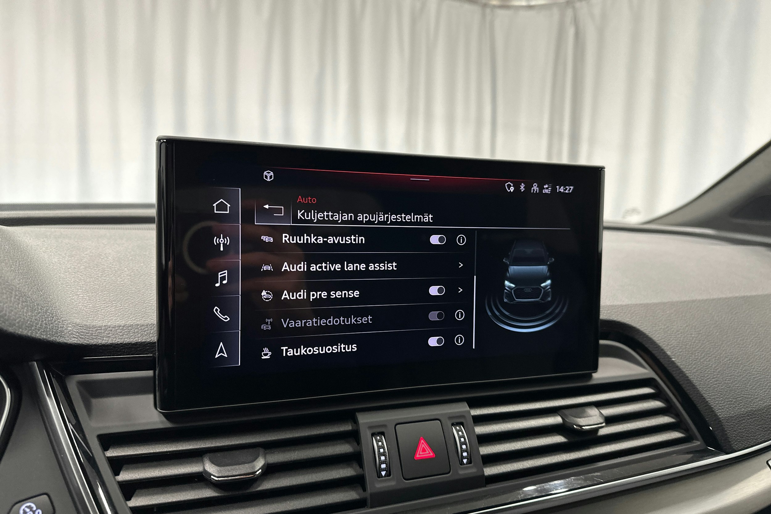 met. harmaa Audi Q5 2023 kuva 23.