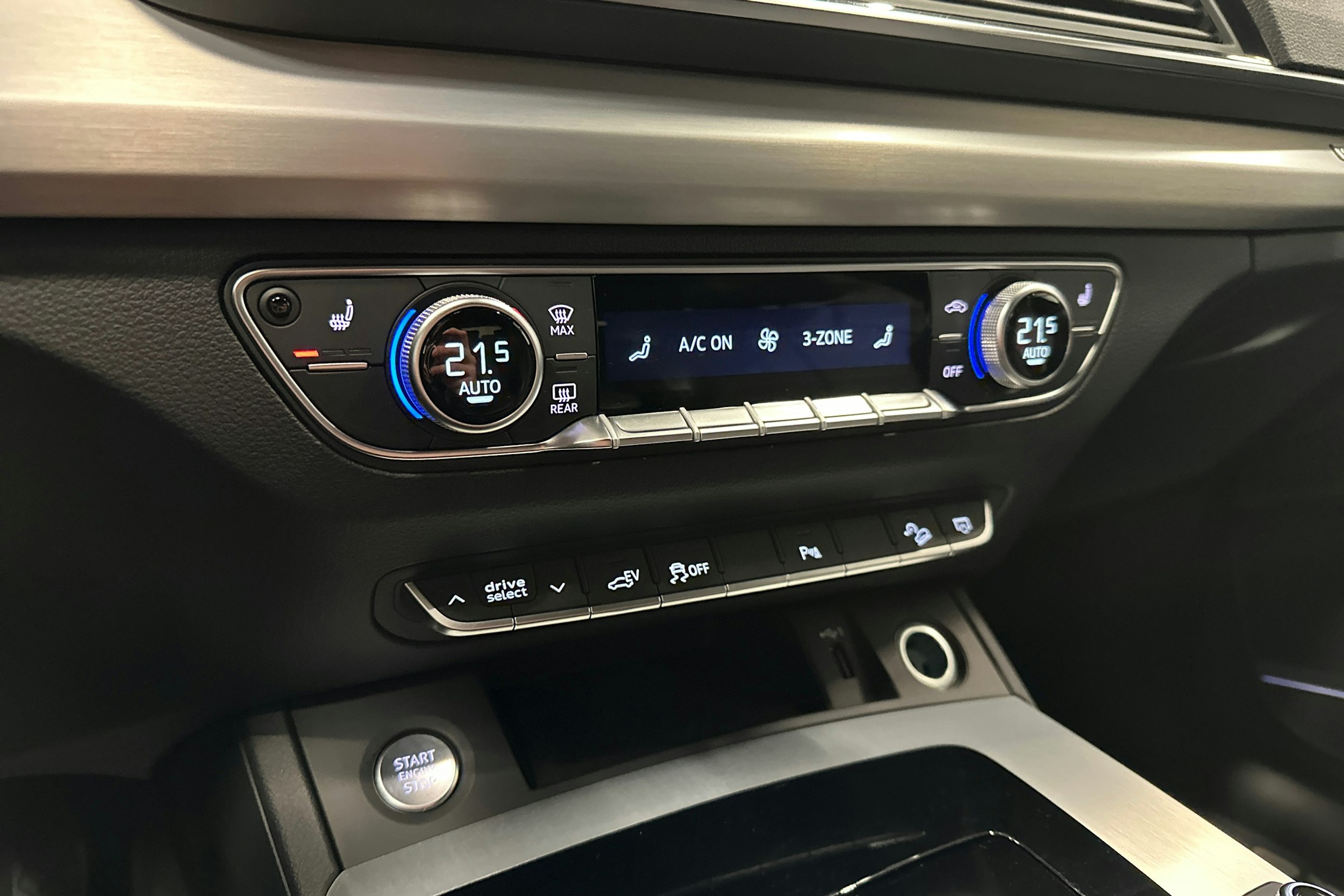 met. harmaa Audi Q5 2023 kuva 24.