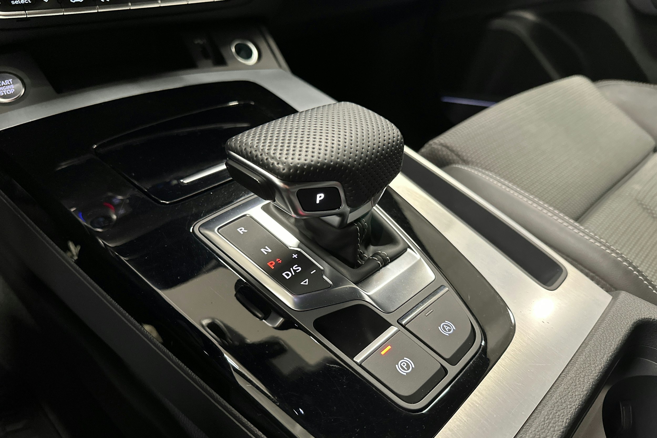 met. harmaa Audi Q5 2023 kuva 25.