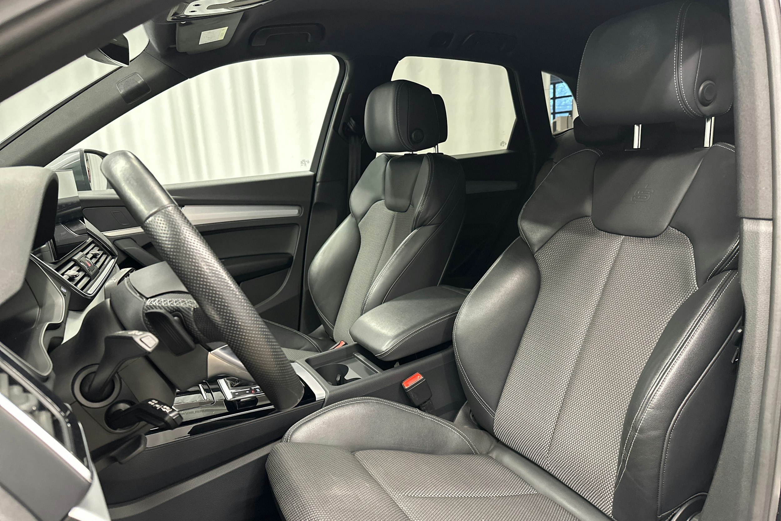 met. harmaa Audi Q5 2023 kuva 27.