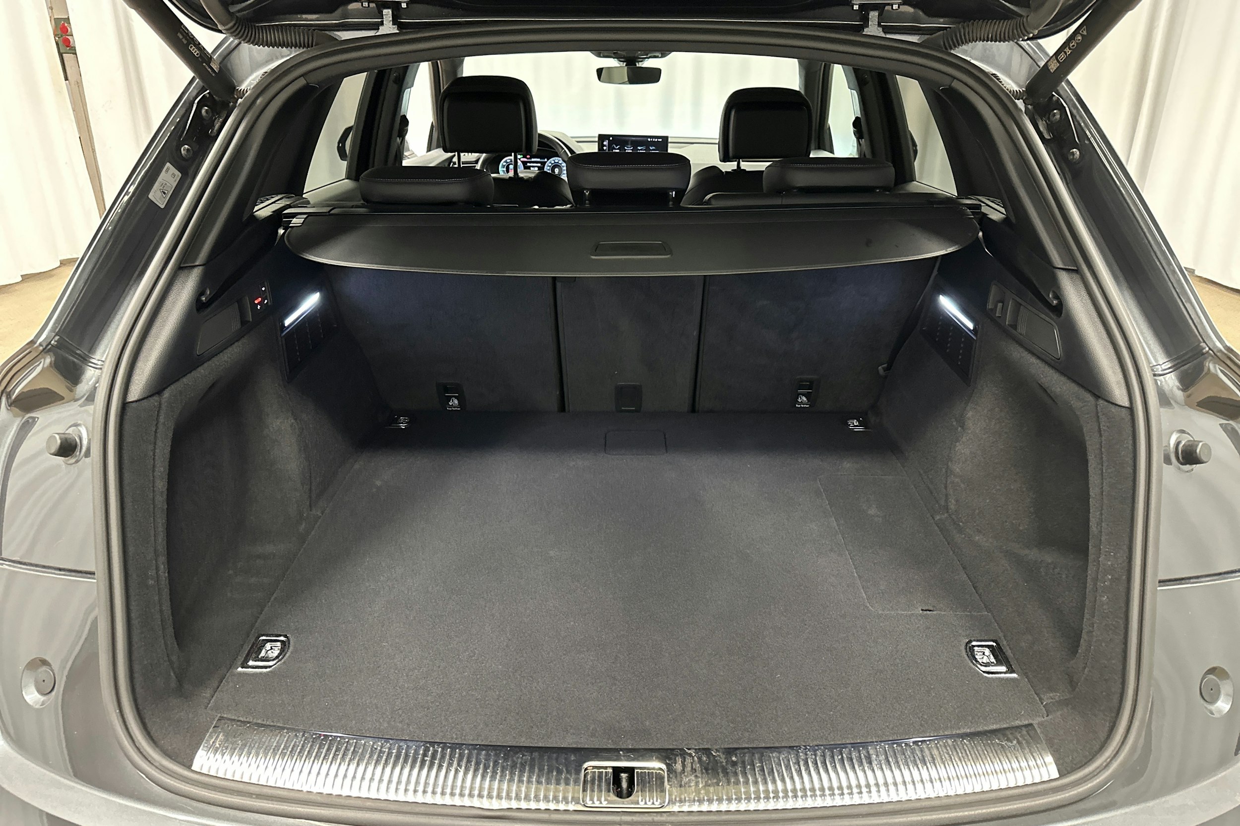 met. harmaa Audi Q5 2023 kuva 29.