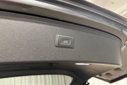 met. harmaa Audi Q5 2023 kuva 30.