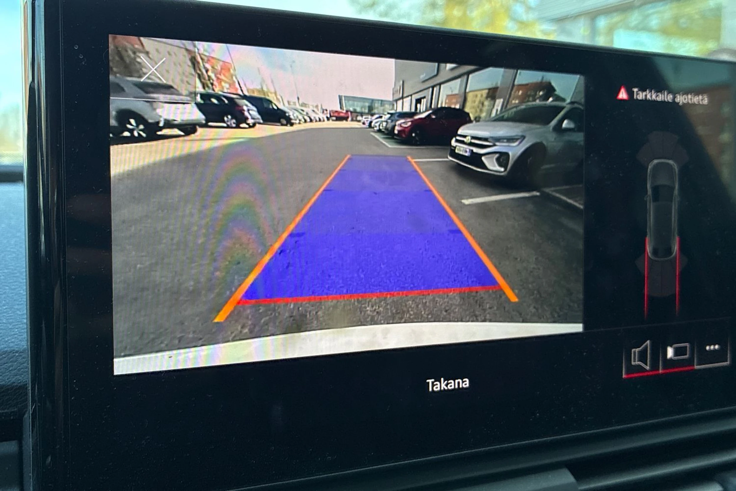 valkoinen Audi Q5 2023 kuva 6.