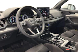 valkoinen Audi Q5 2023 kuva 8.
