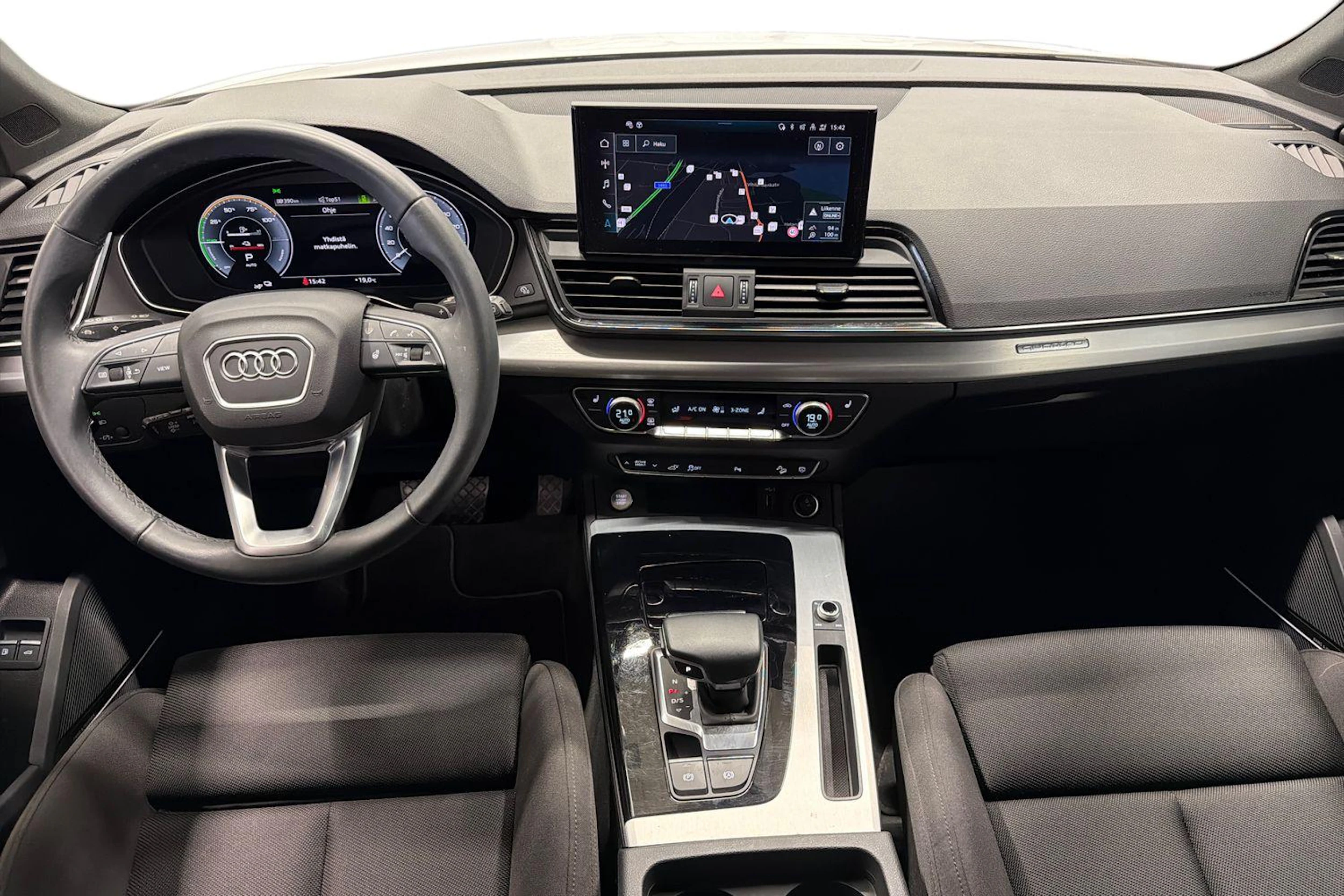 valkoinen Audi Q5 2023 kuva 9.