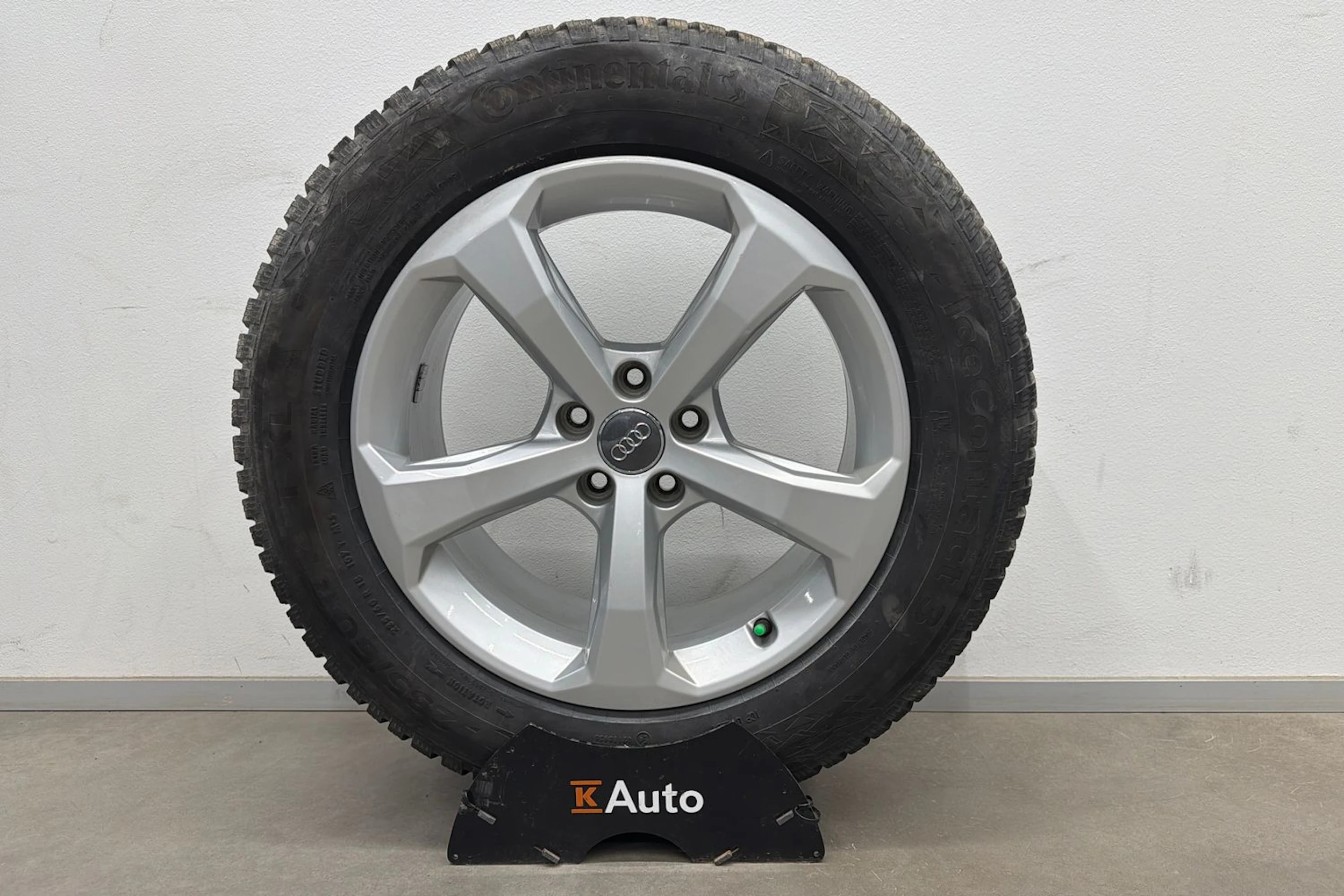 valkoinen Audi Q5 2023 kuva 13.