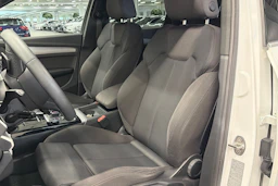 valkoinen Audi Q5 2023 kuva 16.