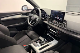 valkoinen Audi Q5 2023 kuva 17.