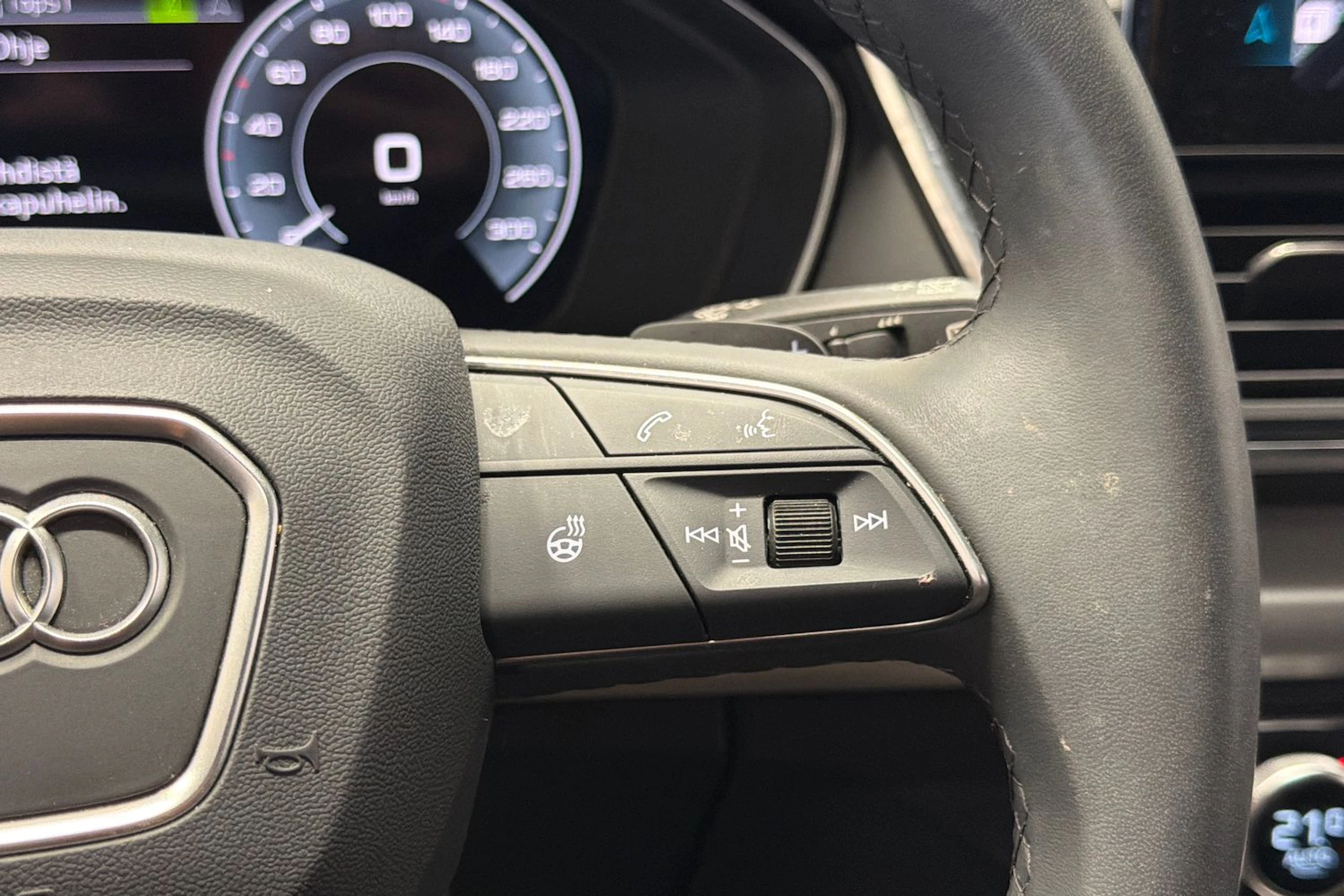 valkoinen Audi Q5 2023 kuva 21.