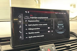 valkoinen Audi Q5 2023 kuva 28.