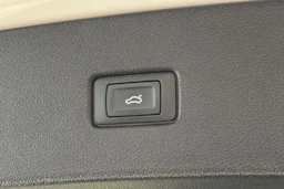 valkoinen Audi Q5 2023 kuva 33.