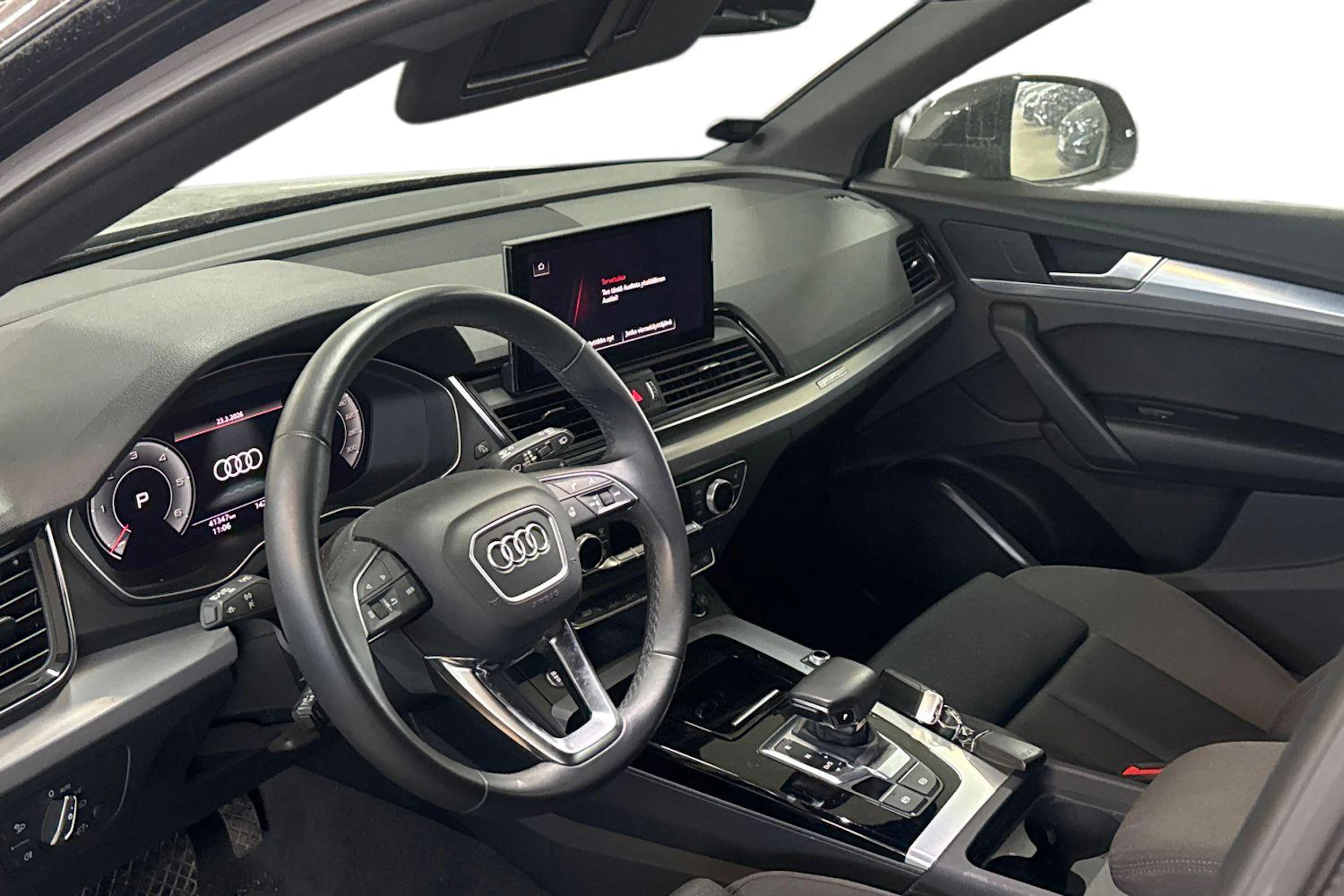 Musta Audi Q5 2023 kuva 3.