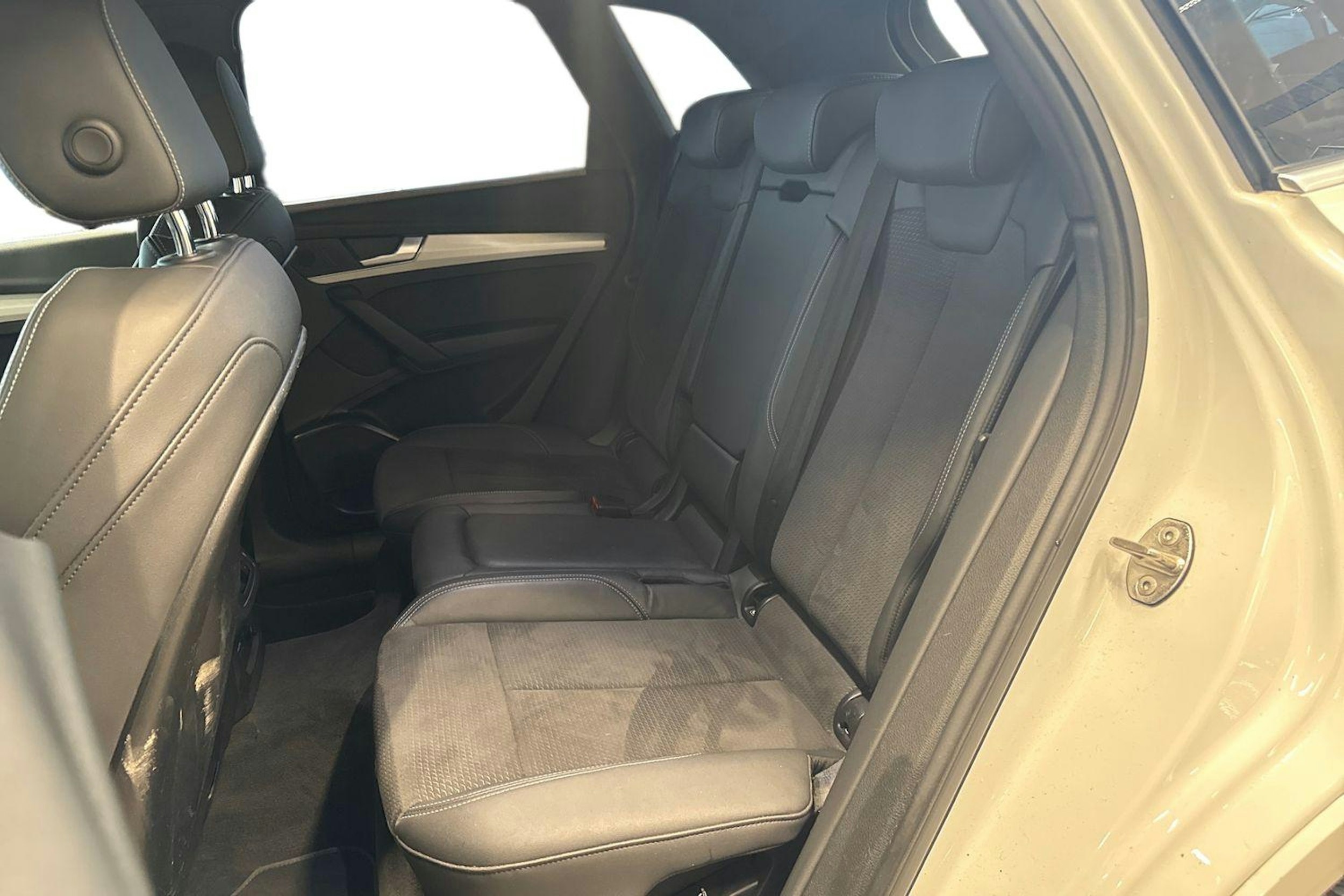 valkoinen Audi Q5 2023 kuva 10.