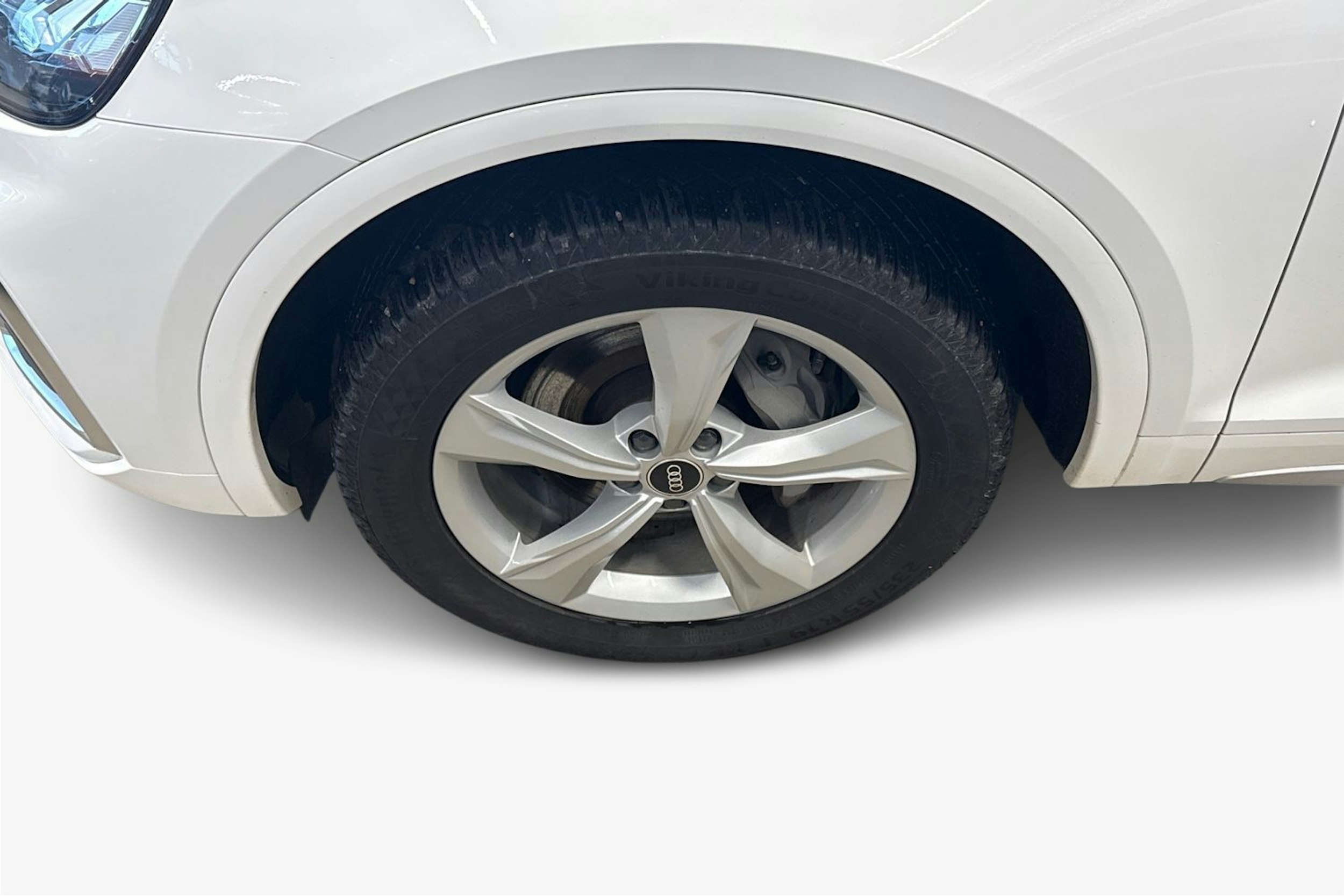 valkoinen Audi Q5 2023 kuva 11.