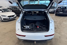 valkoinen Audi Q5 2023 kuva 16.