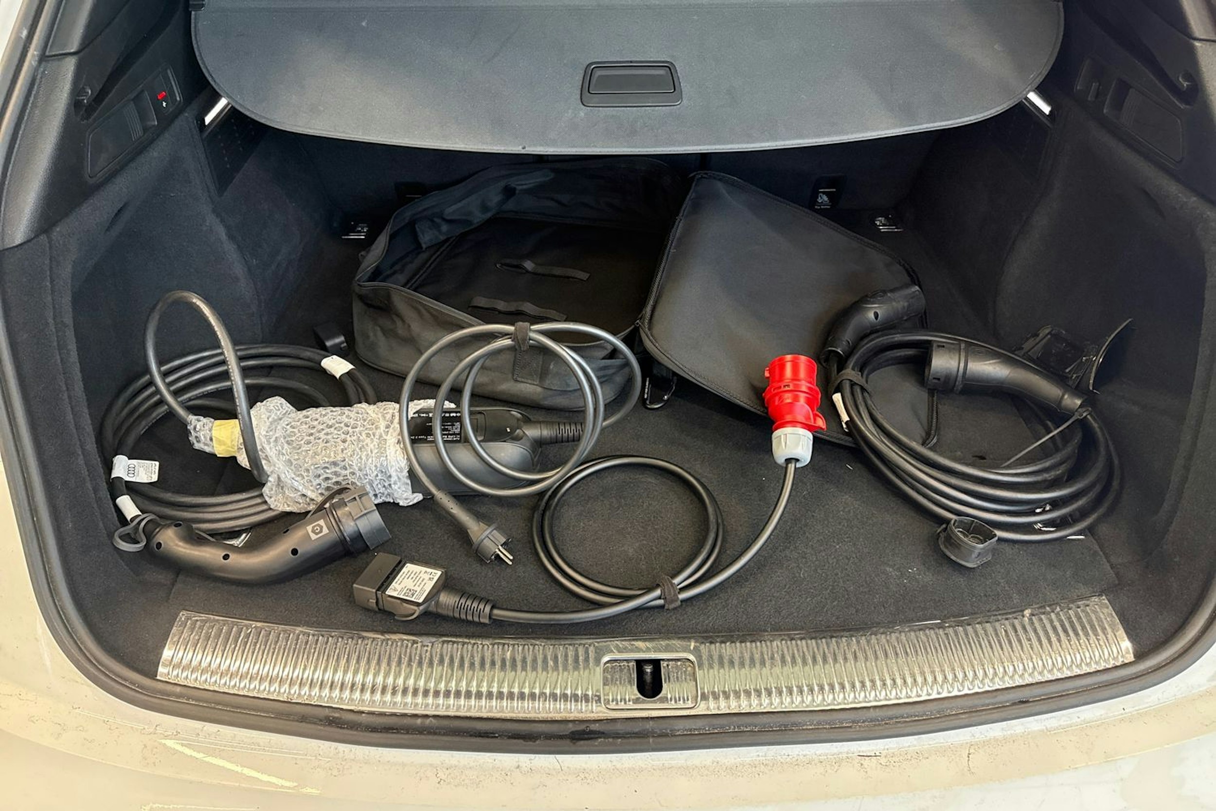 valkoinen Audi Q5 2023 kuva 18.