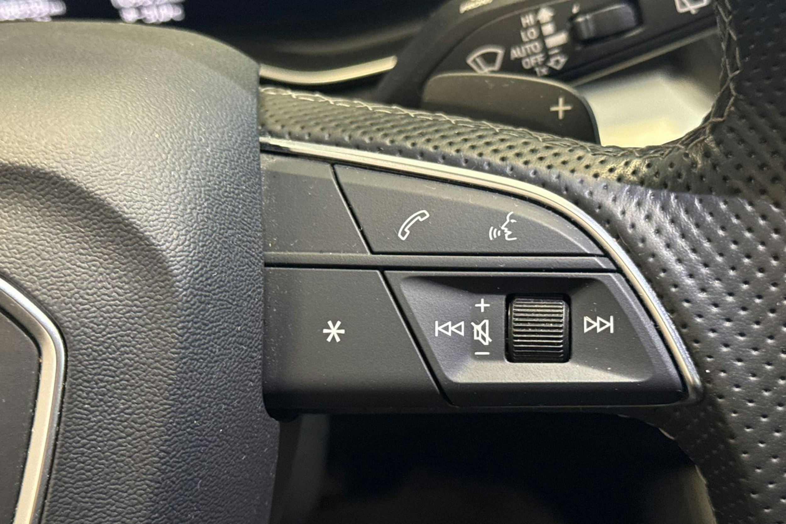 valkoinen Audi Q5 2023 kuva 22.