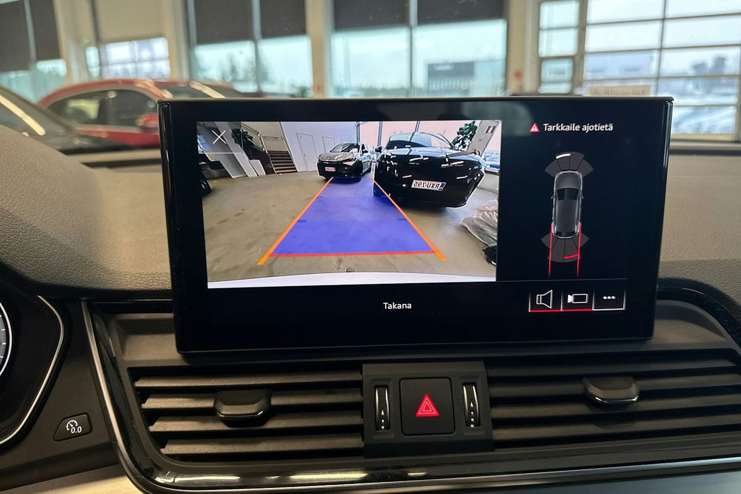 valkoinen Audi Q5 2023 kuva 25.