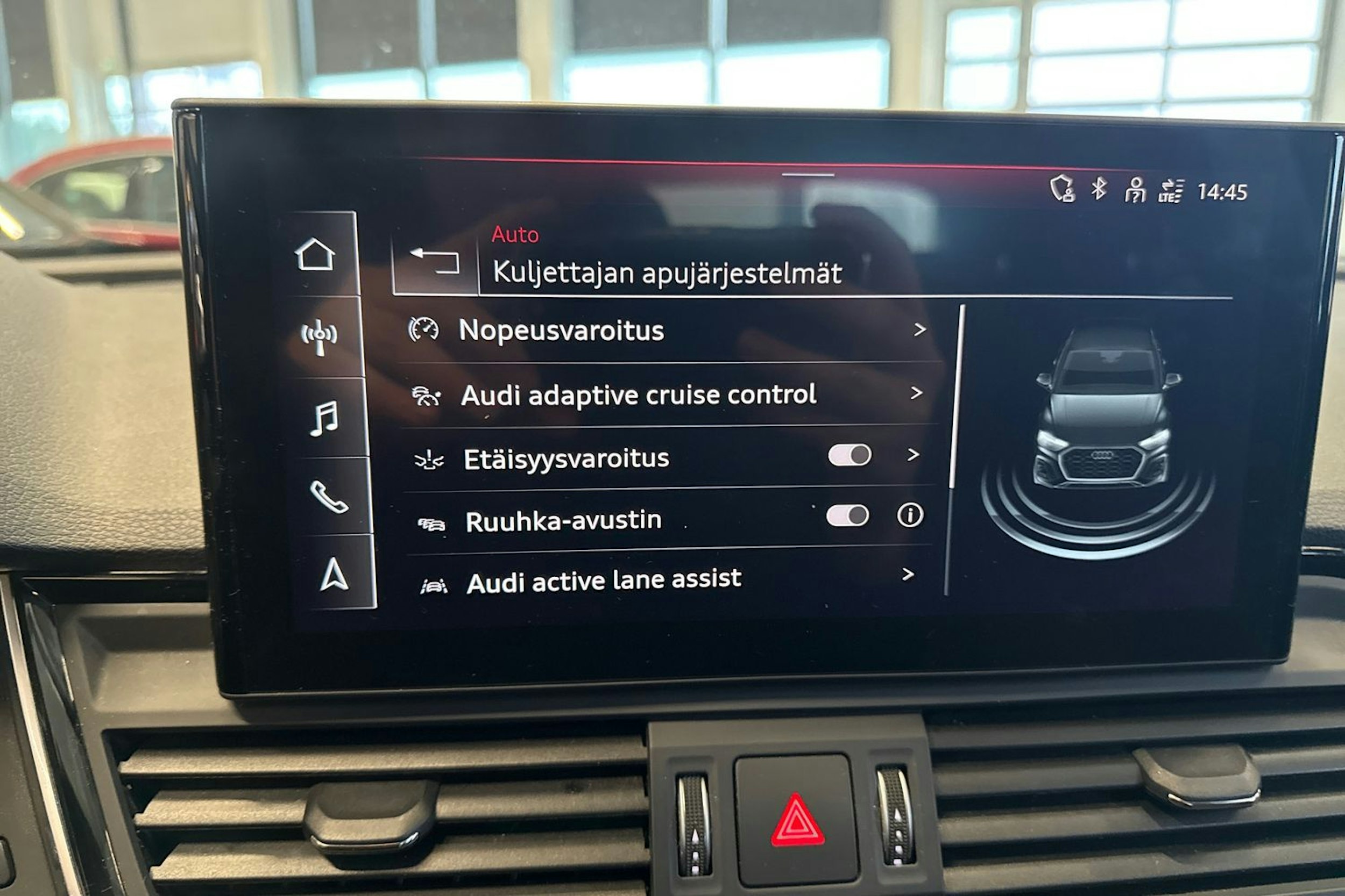 valkoinen Audi Q5 2023 kuva 28.