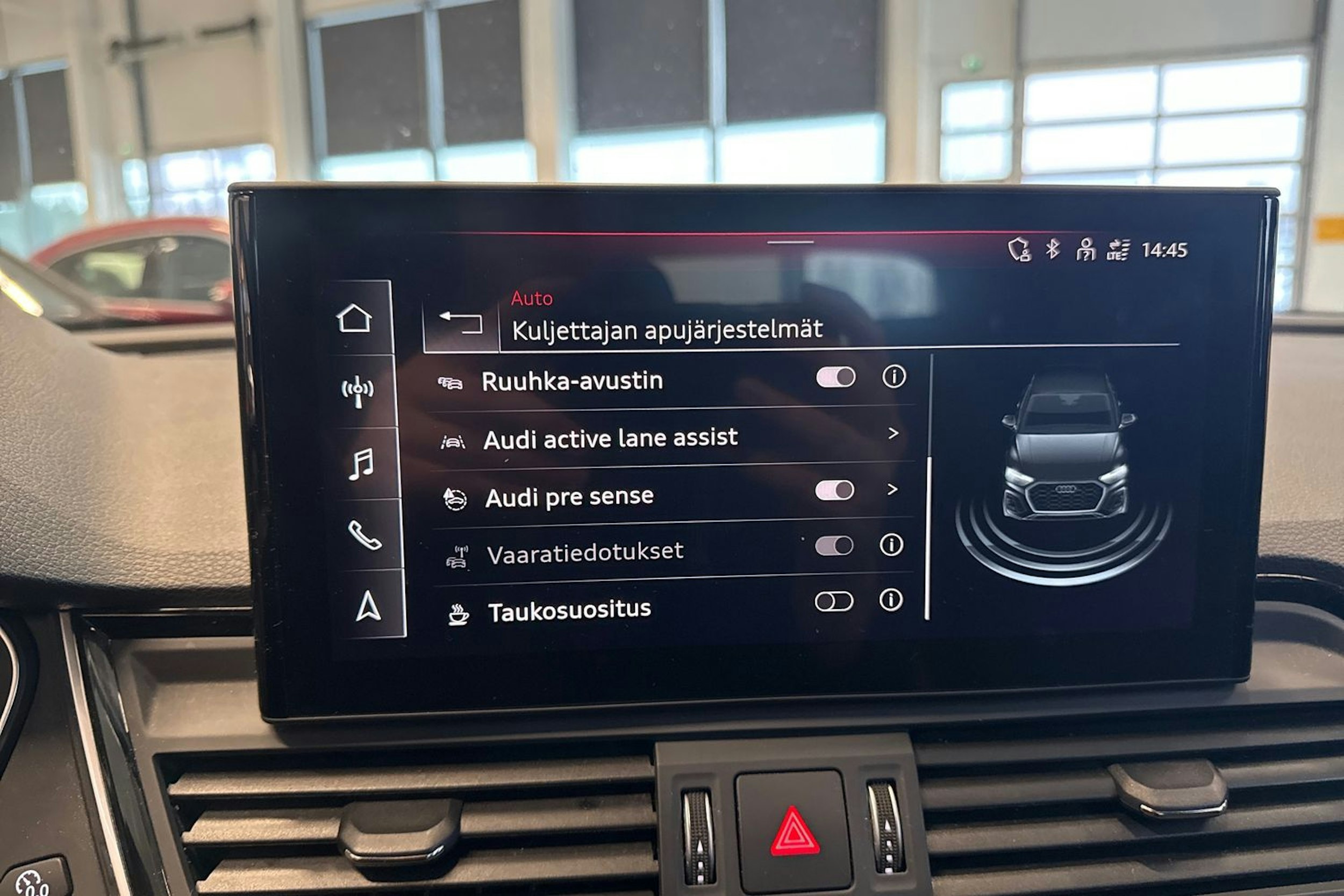 valkoinen Audi Q5 2023 kuva 29.