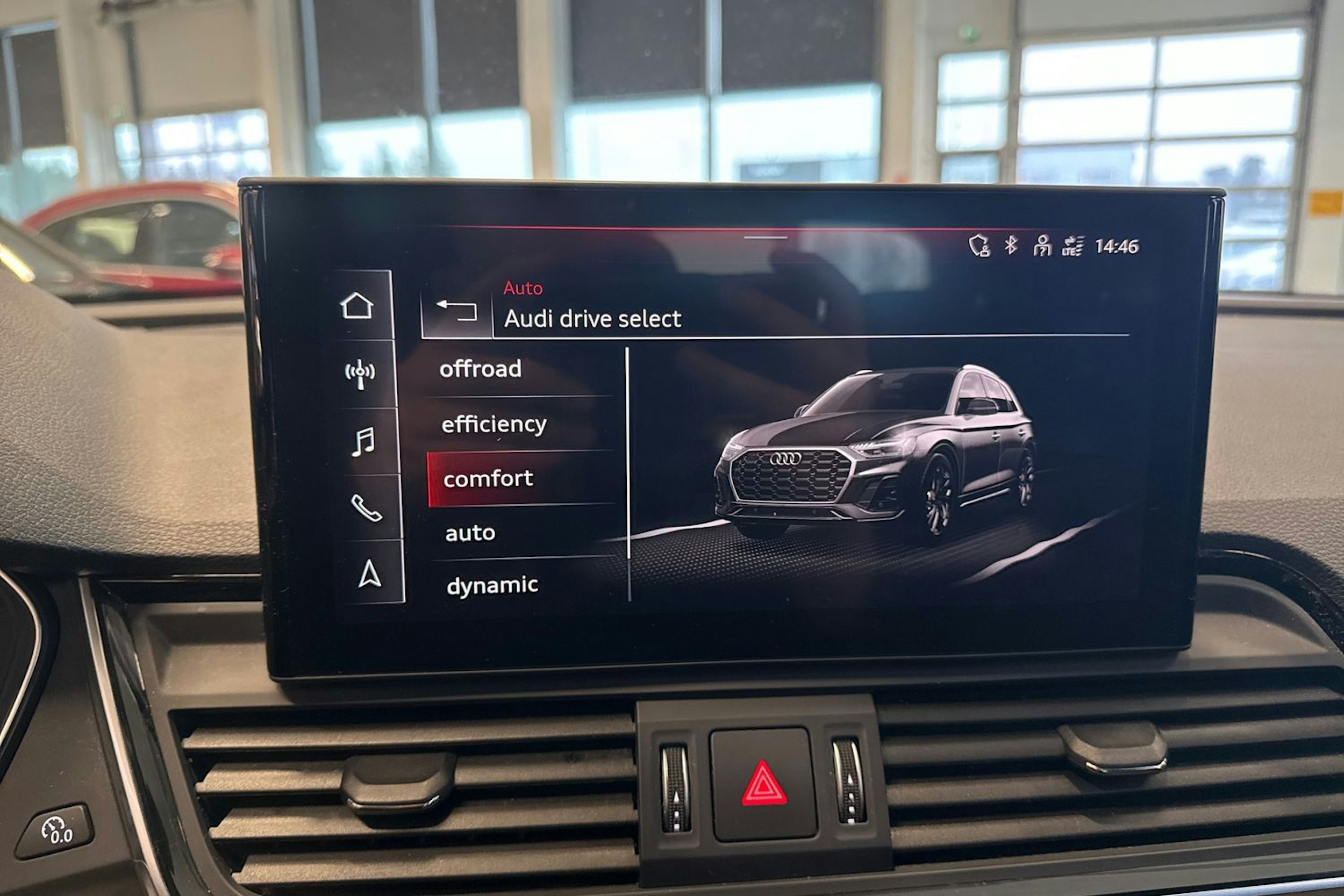 valkoinen Audi Q5 2023 kuva 31.