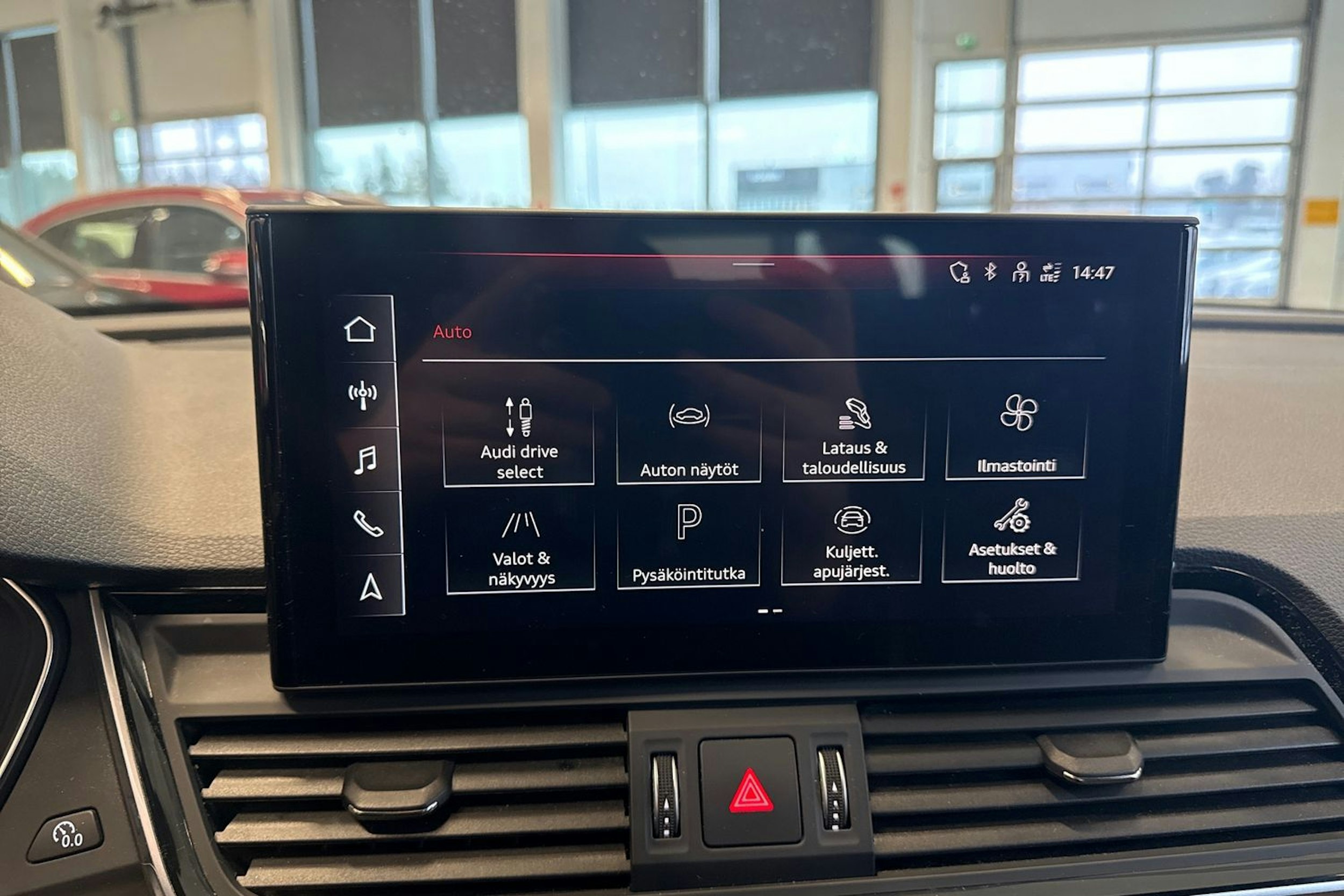 valkoinen Audi Q5 2023 kuva 32.