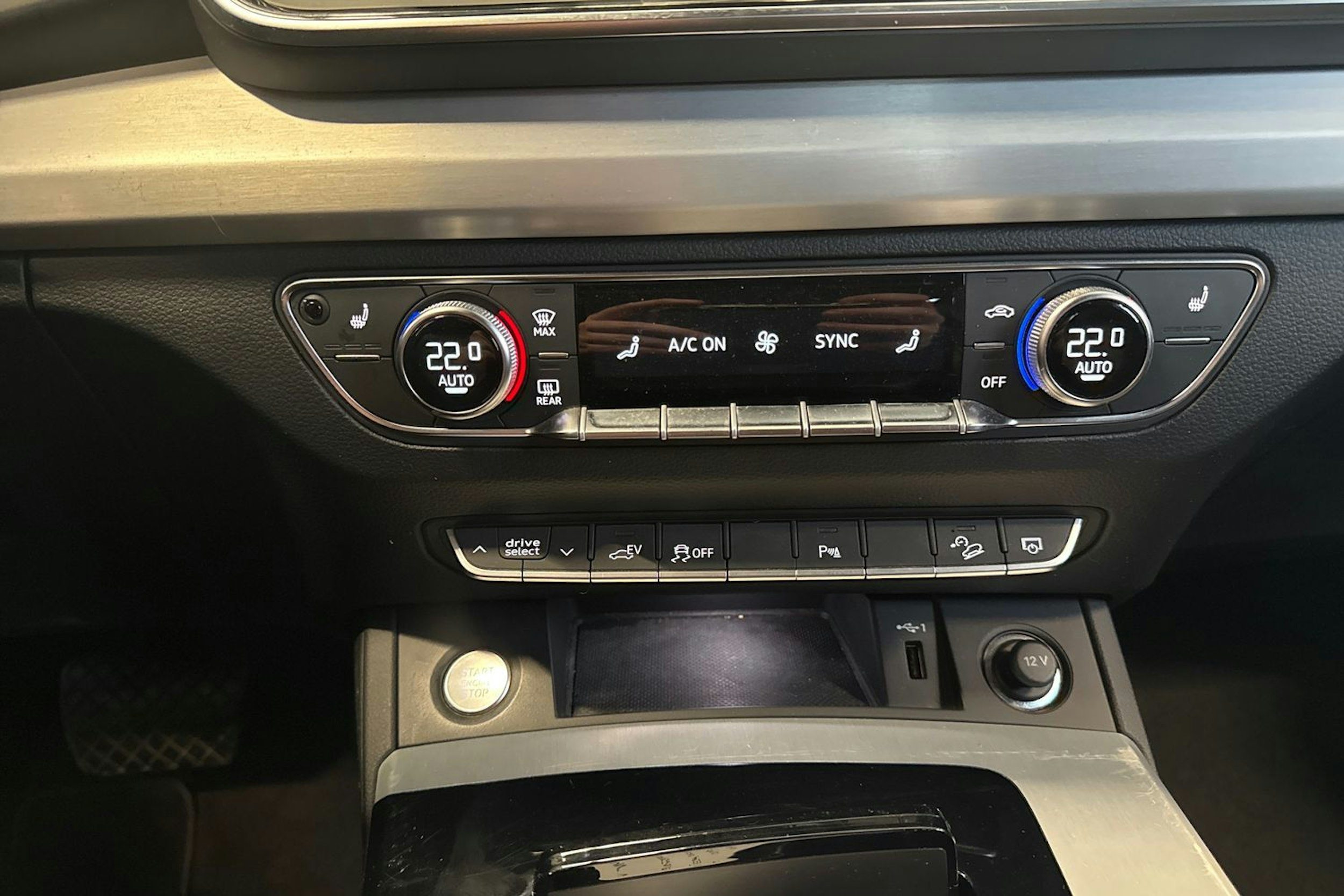 valkoinen Audi Q5 2023 kuva 33.