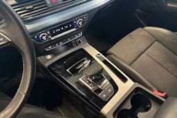 valkoinen Audi Q5 2023 kuva 34.