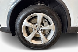 valkoinen Audi Q5 2023 kuva 11.