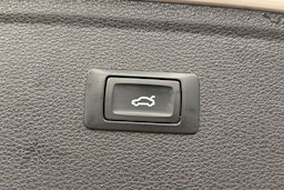 valkoinen Audi Q5 2023 kuva 15.