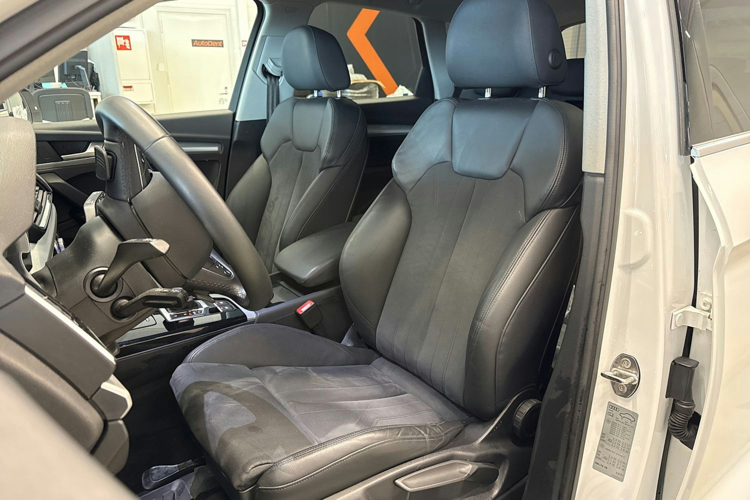 valkoinen Audi Q5 2023 kuva 19.