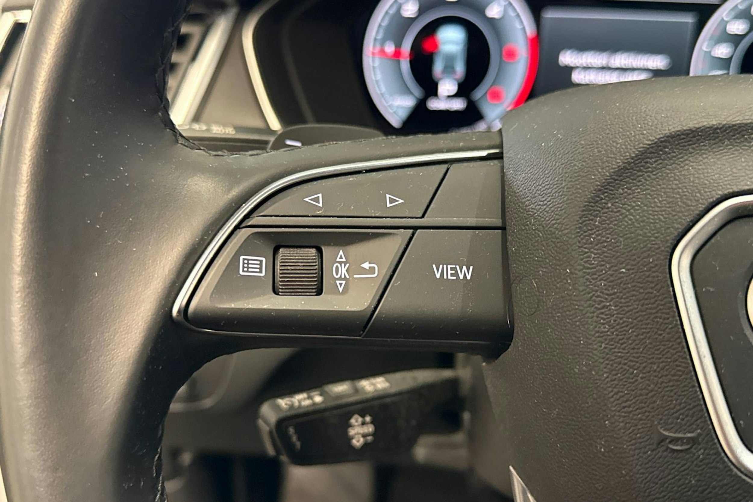 valkoinen Audi Q5 2023 kuva 22.