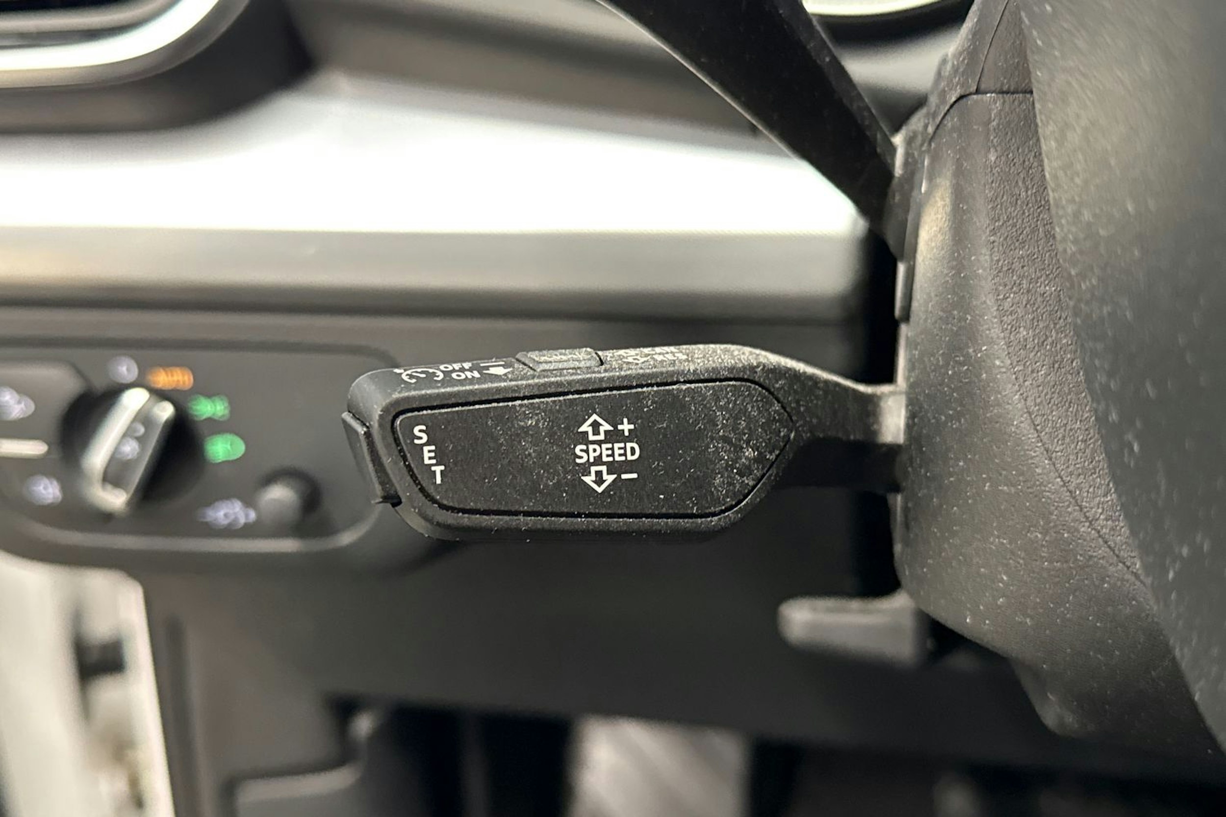 valkoinen Audi Q5 2023 kuva 24.