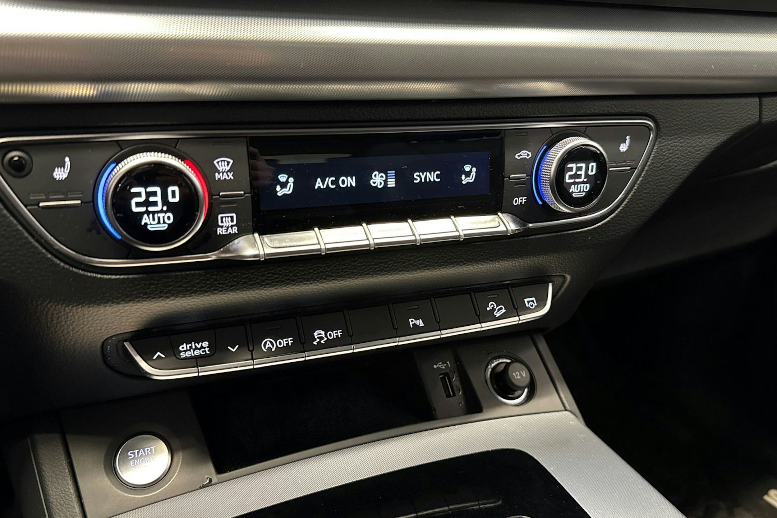 valkoinen Audi Q5 2023 kuva 29.