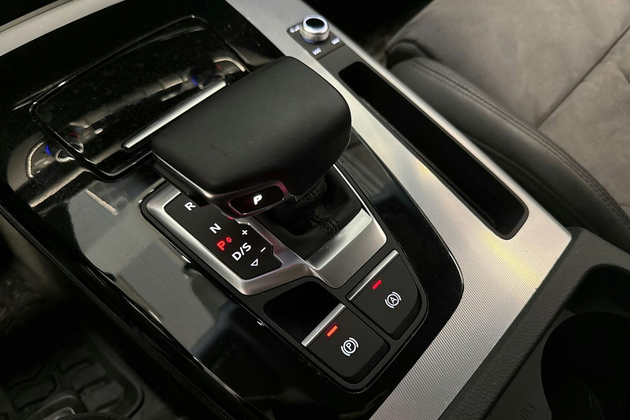 valkoinen Audi Q5 2023 kuva 30.