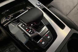 valkoinen Audi Q5 2023 kuva 30.