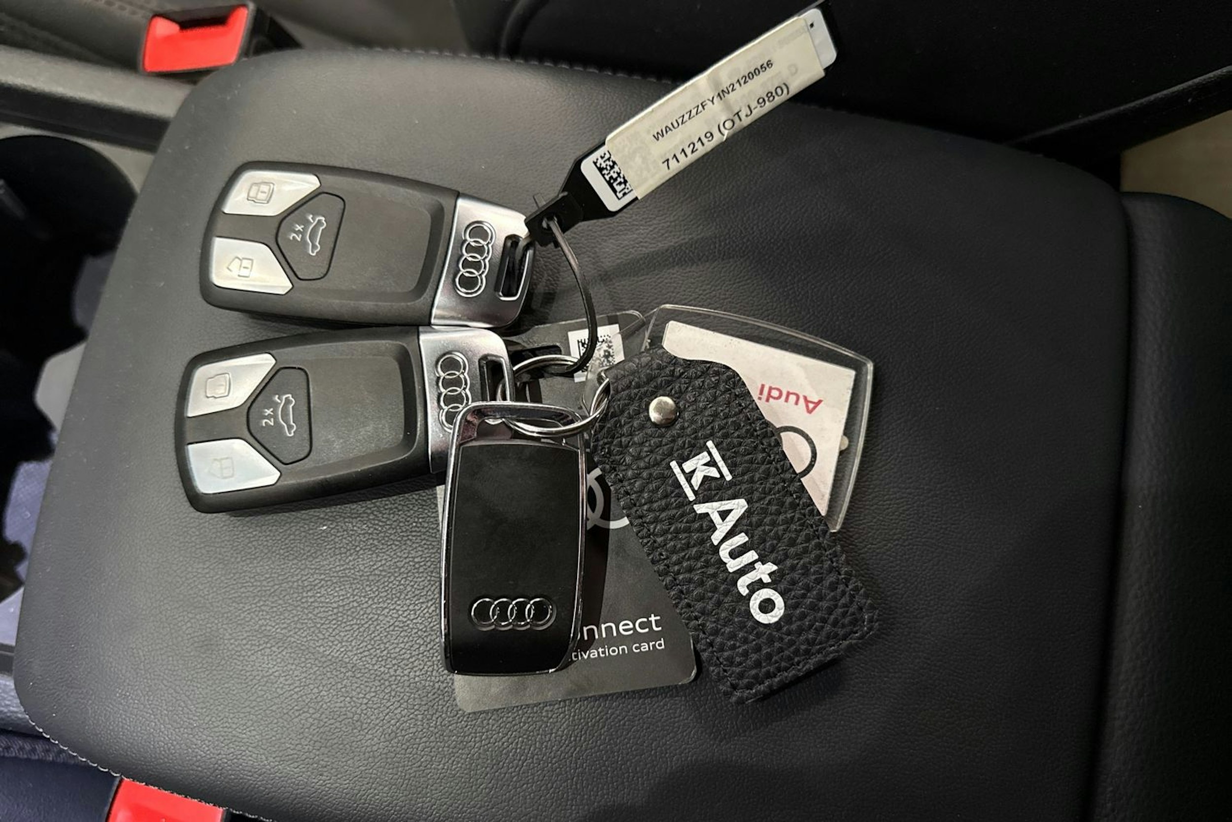 valkoinen Audi Q5 2023 kuva 31.