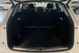 valkoinen Audi Q5 2023 kuva 33.