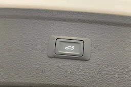valkoinen Audi Q5 2023 kuva 34.