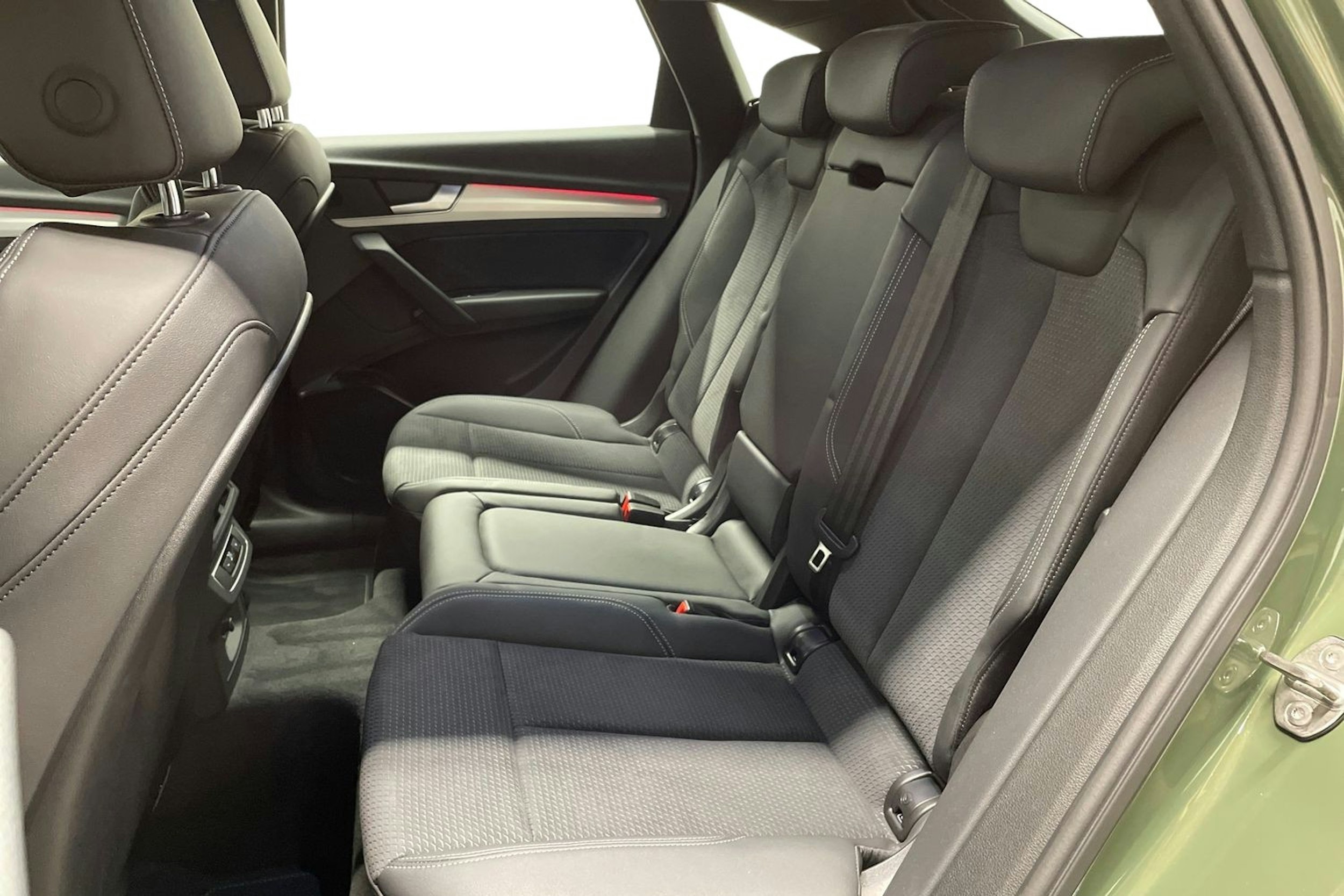 vihreä Audi Q5 2023 kuva 8.