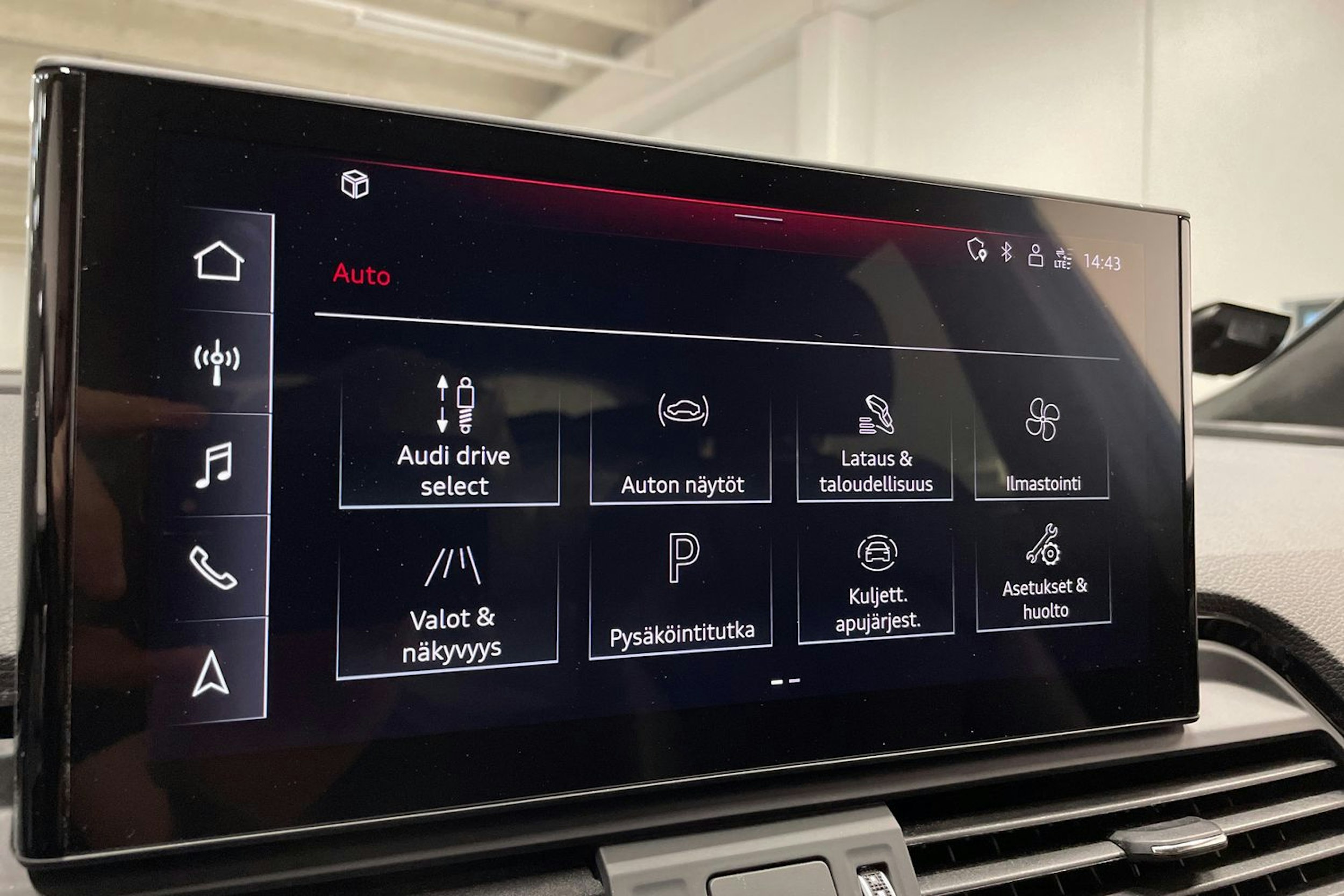 vihreä Audi Q5 2023 kuva 17.