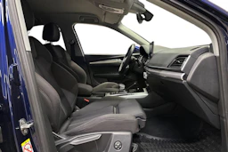 sininen Audi Q5 2023 kuva 9.