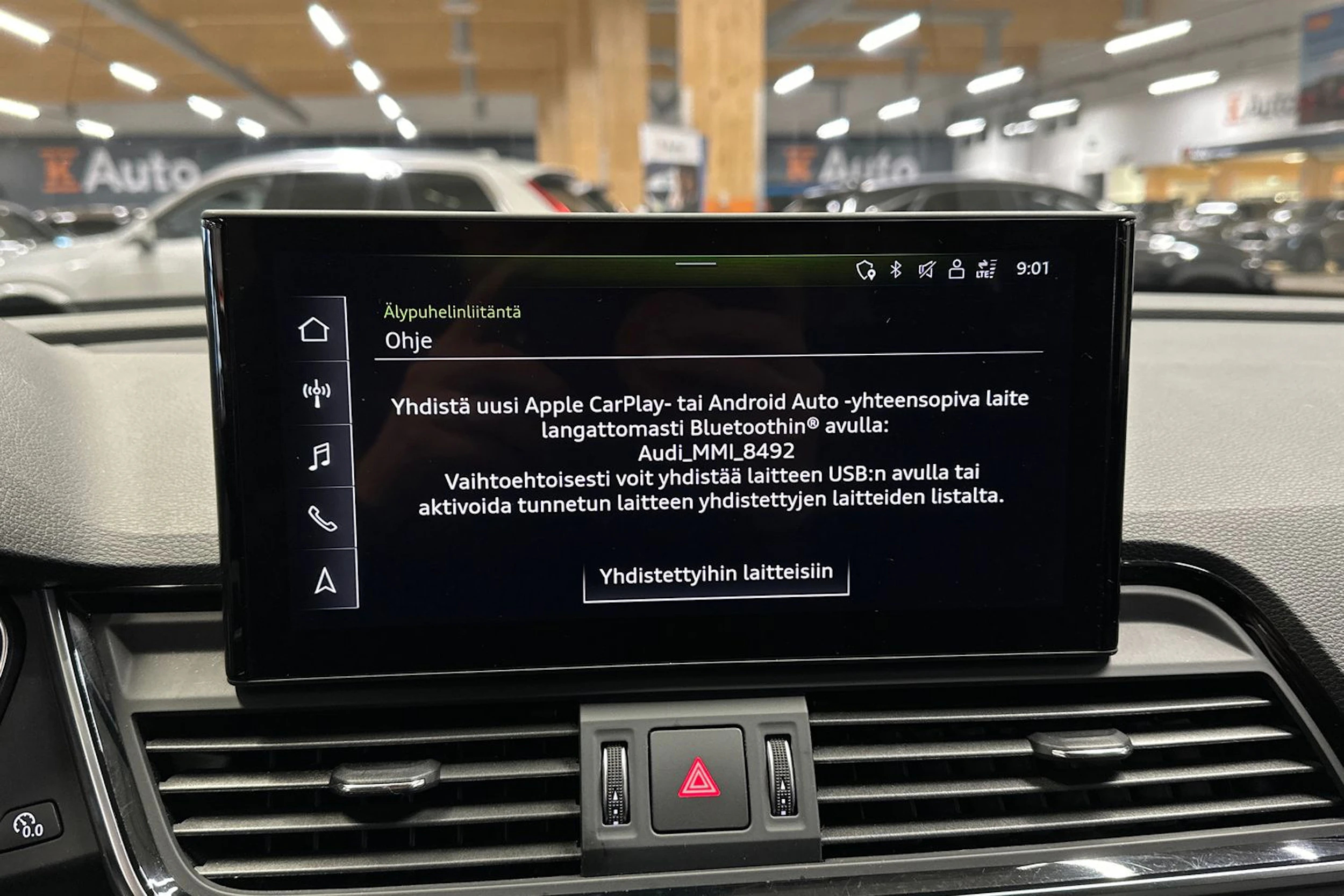 sininen Audi Q5 2023 kuva 13.