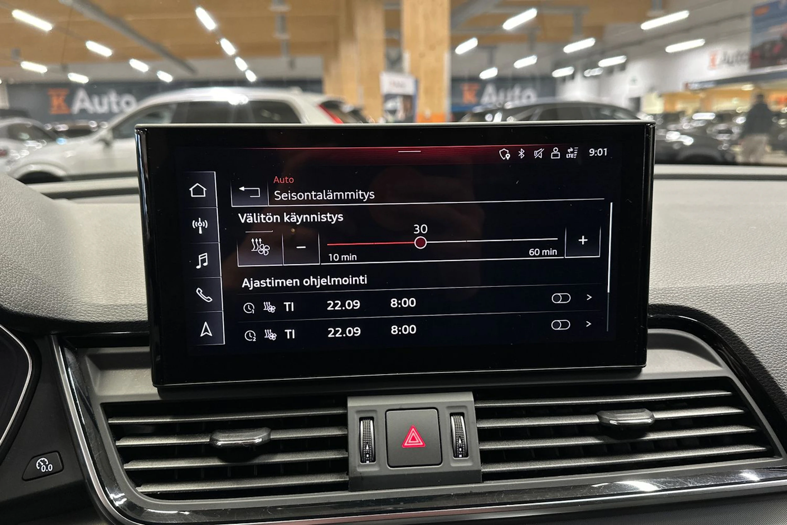sininen Audi Q5 2023 kuva 14.