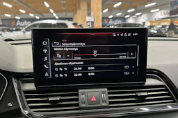 sininen Audi Q5 2023 kuva 14.